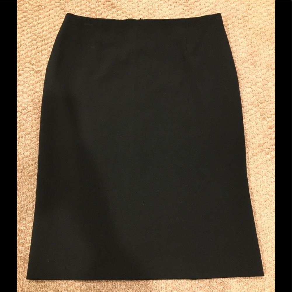 Theory black straight skirt Sz 2 zip back